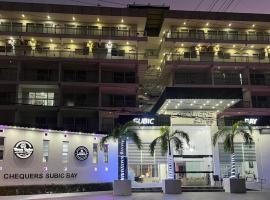 Chequers Suites Subic Bay，位于奥隆阿波的宠物友好酒店