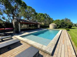 Beautiful contemporary villa swimming pool and large garden，位于Berre-lʼÉtang的酒店