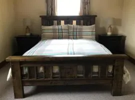 Emly - Cottage - Sleeps 6 - Parking - Garden