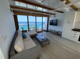 Apartamento Eros, un balcón frente al mar.