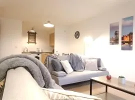 2 Bed Crawley Apt - Near Gatwick