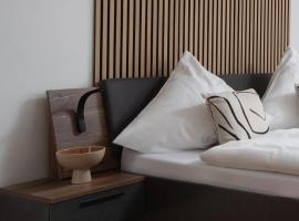 1-4 Gäste Wohnung W-Lan, Netflix, Amazon, Parken, Arbeitsplatz, 24h Check in ,Vollausgestattet Küche, Handtücher Seife u,v,m für Geschäftsreisende, Paare, Familien ,，位于达特尔恩的酒店