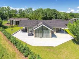 Three-Bedroom Holiday Home In Sydals