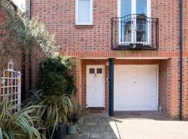 Central Chichester 3bd Mews House For Up To 6