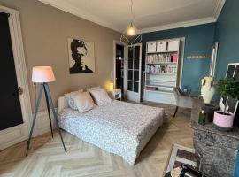 Superbe chambre chez l'habitant，位于圣迪耶的带停车场的酒店