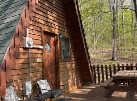 A-Frame Cabin #2 on Patoka Lake in Southern Indiana，位于Paoli的酒店