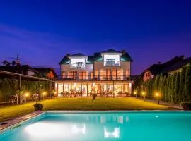 Panorama Aqualux - Riverside Luxury Villa