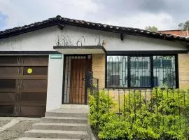 Casa grande 6p Medellín al lado de pueblito paisa