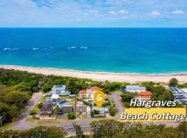 Hargraves Beach Cottage 50 meters to the beach，位于Norah Head的度假屋