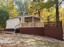 Family Style Home #22 on Patoka Lake in Southern Indiana，位于Eckerty的酒店
