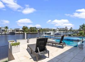 Bribie Bliss Luxe Canal Living，位于Banksia Beach的酒店