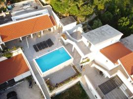 Luxury villa with a swimming pool Gornja Podgora, Makarska - 22284，位于伯德古拉的酒店