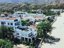 Casa Marco Suites Puerto Galera powered by Cocotel，位于波尔多·格尼拉的豪华型酒店