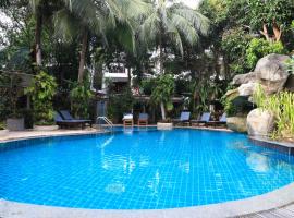 Phuket Meet Holiday Hotel 普吉岛相遇酒店，位于拉威海滩的酒店