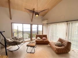 熱海伊豆の絶景リゾート初島を臨む 開放感溢れるモダンデザインの隠れ家，位于热海的公寓