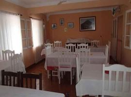 Pensão Restaurante Christine & Irmãos，位于Igreja的酒店