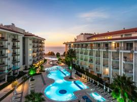 Ramada Hotel & Suites by Wyndham Kusadasi，位于库萨达斯的Spa酒店