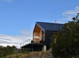 Impressive Don Santiago Cabin, Chilean Patagonia.，位于柴滕的度假屋