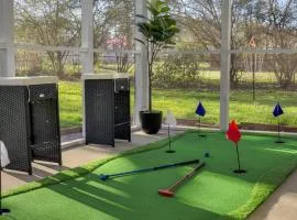 5min drive to AN Golf Club l Pet-Friendly l Big Backyard, BBQ & Fun Activities