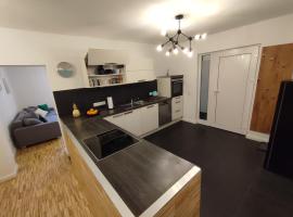 modernes Apartment in verkehrsgünstiger Lage，位于弗勒尔斯海姆的酒店