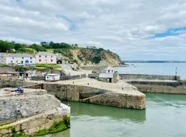 Charlestown Cottage Harbour & Beach short walk!