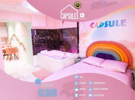 Capsule cloud - jacuzzi - projecteur cinema，位于图尔昆的酒店