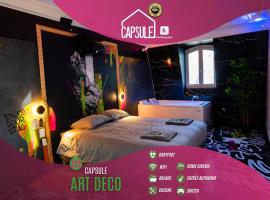 Capsule Art Déco - Jacuzzi - Netflix - Home Cinéma - Arcade de jeux & Nintendo switch - 2 chambres - Filet suspendu，位于瓦朗西纳的酒店