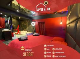 Capsule Secret - Jacuzzi - Netflix & Home cinéma - Jeux de couple - Barre de pole dance，位于瓦朗西纳的酒店