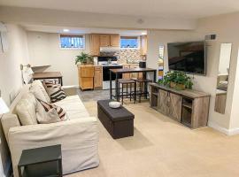 Rare Find Spacious Basement Apartment with Parking，位于华盛顿的酒店