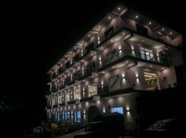 Hotel Candle Wood，位于恰姆巴的酒店