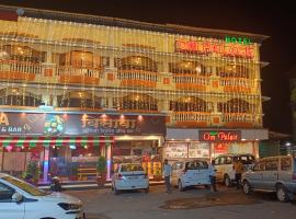 Hotel Om Palace，位于罗纳瓦拉的酒店