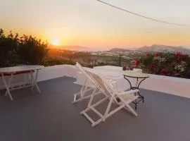 Kyveli's house with caldera view - private hot-tub up to 6p