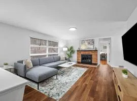 Stylish and Accessible Six Bedroom Home in Wexford/Pittsburg With Kids Amenities