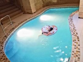 Majsi indoor heated pool，位于圣劳伦斯的酒店