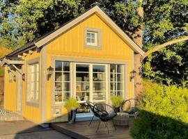 Trevligt tinyhouse 15 min från Göteborg city，位于Öjersjö的乡村别墅