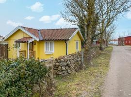 2 Bedroom Amazing Home In Borgholm，位于博里霍尔姆的酒店