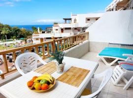 FIRST LINE Los Geranios Ocean View Apartment Air Conditioned 50 m from La Pinta beach，位于阿德耶Colon Port附近的酒店