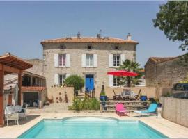 Beautiful Charente Home with swimming pool，位于Marcillac-Lanville的酒店