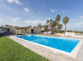 Villa con piscina vista mare e Etna，位于奥古斯塔的酒店