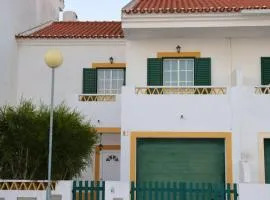 Charming house with fireplace in Grandola 142 m² Internet included