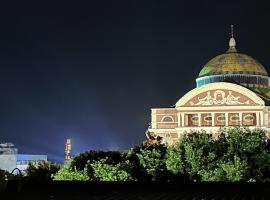 Hospedagem Residencial de Frente ao Teatro Amazonas，位于马瑙斯的民宿