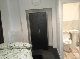 Ensuite double-bed (G1) close to Burnley city centre，位于伯恩利的酒店