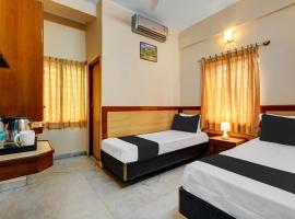 SPOT ON Benaka Delux Lodging & Delux Rooms，位于班加罗尔Sheshadripuram的酒店