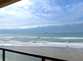 Beautiful Beach Front Condo near Downtown，位于罗萨里托的酒店