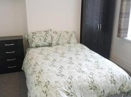 Double bed (R1) close to Burnley city centre，位于伯恩利的酒店