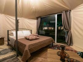 Glamping Tent Laskari，位于尼亚·蒙达尼亚的豪华帐篷