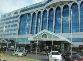 The CentrePoint Hotel，位于Kampong Gadong林梦机场 - LMN附近的酒店