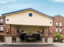 Quality Suites Jeffersonville - Louisville North，位于杰斐逊维尔的酒店