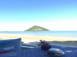 Brassiere Beach Hotel，位于Baanphakrimlay 的酒店