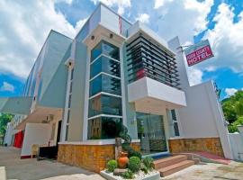 Asog County Hotel，位于Iriga的酒店